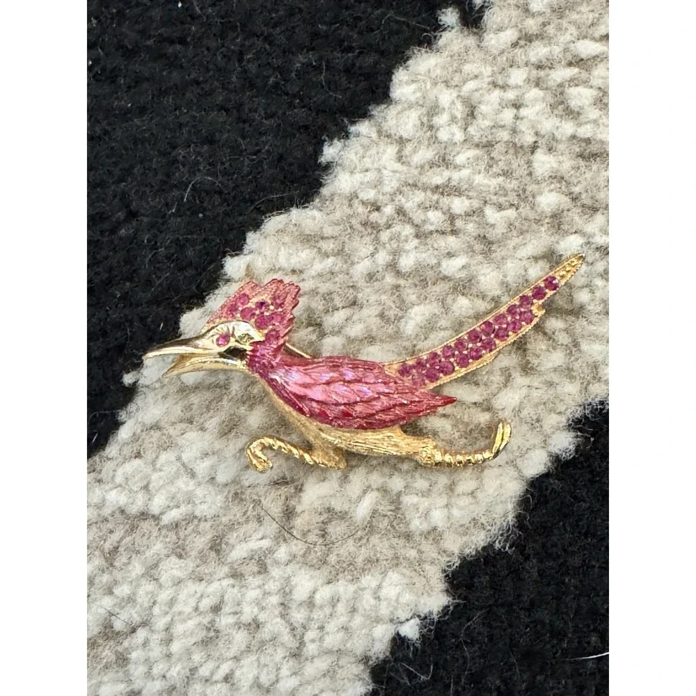 Vintage Signed ULTRA Roadrunner Pink Enamel Figural Pin Brooch Rhinestone‎
